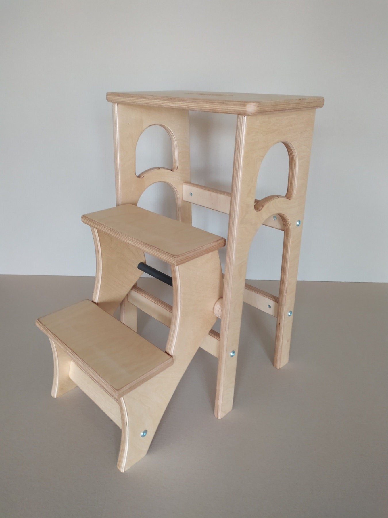 This is a natural beige ladder chair with three steps.